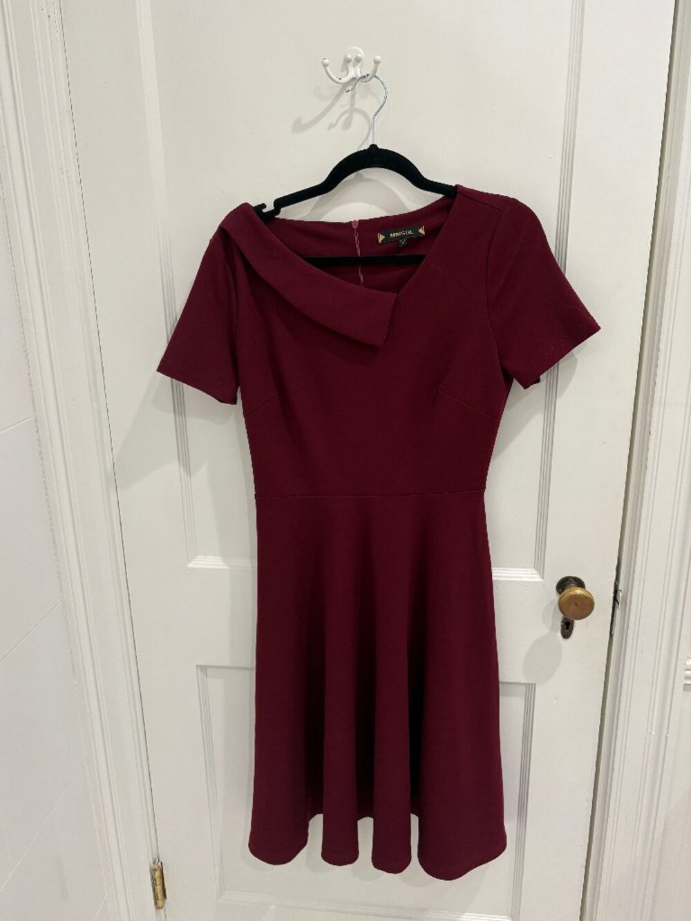 Classy single collar neckline dark red Miusol cocktail dress, size M, EUC